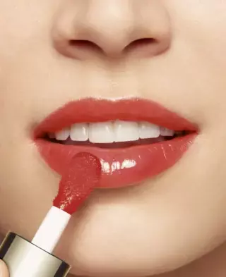 كلارنس - ليب كومفورت أويل زيت مغذ لشفاه لامعة ومحسَّنة 08 STRAWBERRY